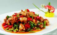 The method of stir frying field chicken with scallions and spiciness