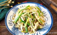 Method for Crispy Stir Frying Green Bean Sprouts