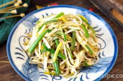 Method for Crispy Stir Frying Green Bean Sprouts