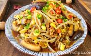 The method of stir frying shiitake mushrooms with bean sprouts