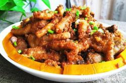 The method of steaming chicken feet with powder