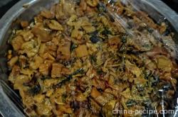 The method of making dried vegetables with pork belly