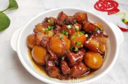 The method of cooking small potatoes with pork