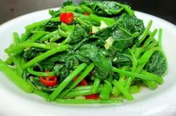 The method of stir frying sweet potato leaves