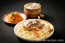 The method of making diced pork rice with rice