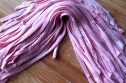 Method of hand rolling dragon fruit noodles