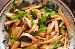 The recipe for green pepper and shiitake mushroom