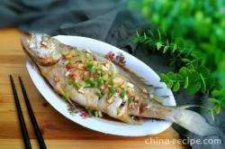 The recipe for gold, silver, garlic, yellow croaker