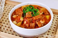 The recipe for stewing beef with tomatoes and potatoes