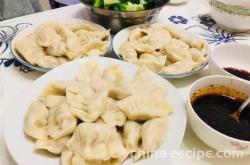 The recipe for homemade cabbage, pork, and meat dumplings