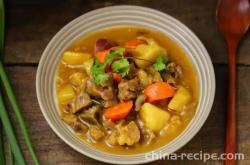 The recipe for stewing potatoes with curry beef