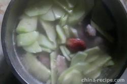 The recipe for cucumber and pork rib soup