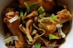 The method of steaming chicken legs with mushrooms