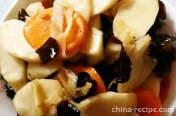 The method of stir frying Chinese yam with black fungus