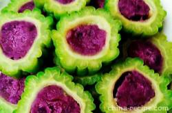 The method of making bitter melon purple sweet potato circles