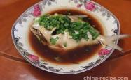 The recipe for scallion oil pomfret