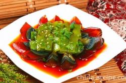 How to mix Century egg with red oil