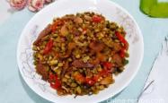 The method of stir frying cowpeas with oil residue