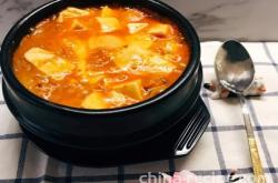 The recipe for Korean kimchi and tofu soup