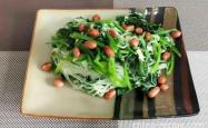 The recipe for mixing mustard with spinach, vermicelli, peanuts