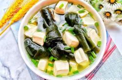 The recipe for kelp and tofu soup