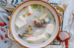 Preparation of Crucian Carp Head Tofu Soup