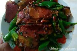 The method of stir frying cured meat with Sichuan peppercorns