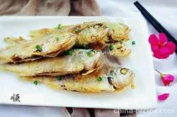 The recipe for pan frying yellow croaker