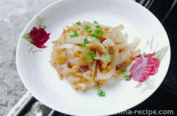 The method of making shrimp skin and onion shreds