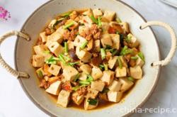 The recipe for minced meat, shiitake mushrooms, and tofu