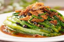 The preparation of fermented black beans, carp, oil and wheat vegetables