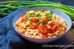 The method of mixing tomato and egg noodles