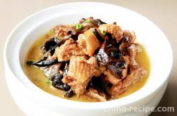 The recipe for stewing chicken with mushrooms