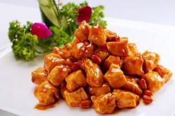 The recipe for stir frying diced chicken in soy sauce