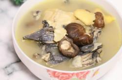 The recipe for mushroom and black chicken soup