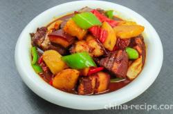 The Method of Braised Pork with Potatoes