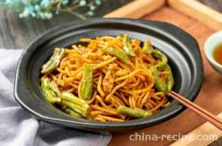 The Method of Braised Noodles with Oil Beans