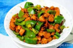 The method of stir frying meat with green peppers