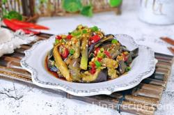 The recipe for cold mixed eggplant strips