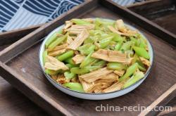 How to stir fry Rolls of dried bean milk creams with celery