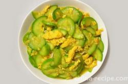 The recipe for stir fried eggs with zucchini