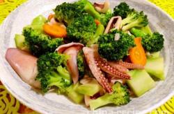 The recipe for stir frying broccoli with dried squid