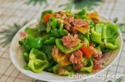 The recipe for green pepper meat slices