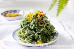 The method of steaming celery leaves with flour