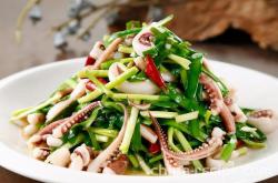 The method of stir frying squid with leeks