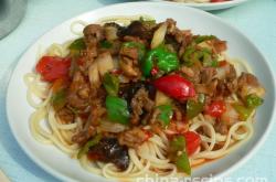 The Method of Xinjiang Oil Meat Noodles