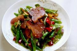 The method of stir frying pickled meat with bell peppers