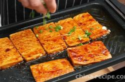 The recipe for homemade iron plate tofu