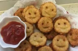 Preparation of Smiling Face Potato Chicken Cake