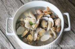 The recipe for fresh and fragrant white clam soup